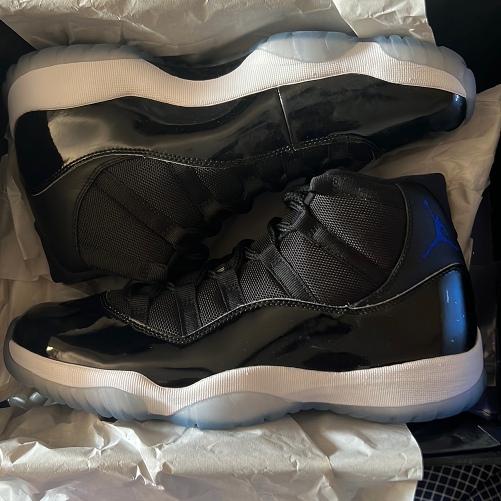 AIR JORDANS 11s